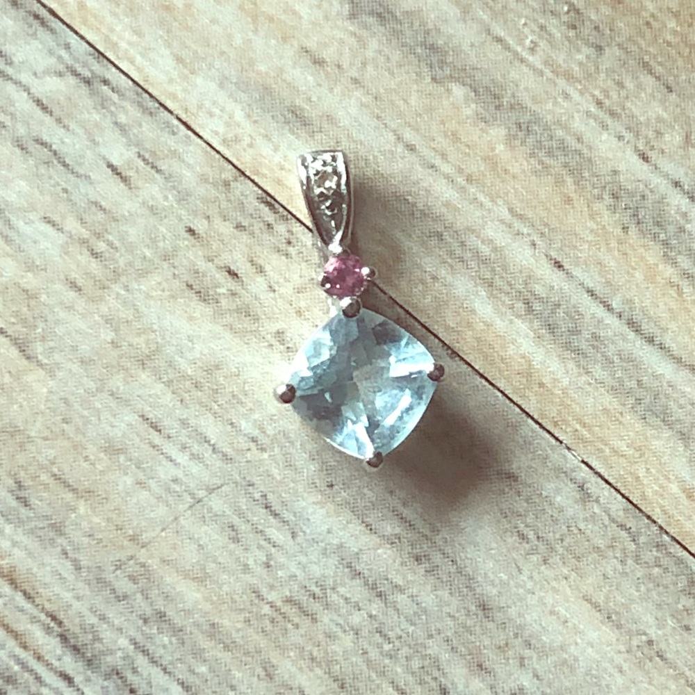 PRICE IS FIRM- 10kw Aquamarine w/pink accent stone